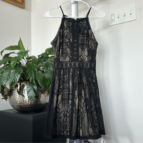 Francesca’s Bird Cage Black Lace Halter Mini Dress Sz XS Lined Fit & Flare - Picture 1 of 11